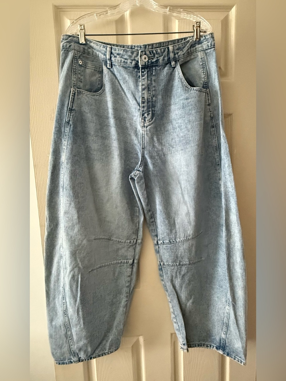 Light Wash women’s barrel Jeans - Classic Casual Fit